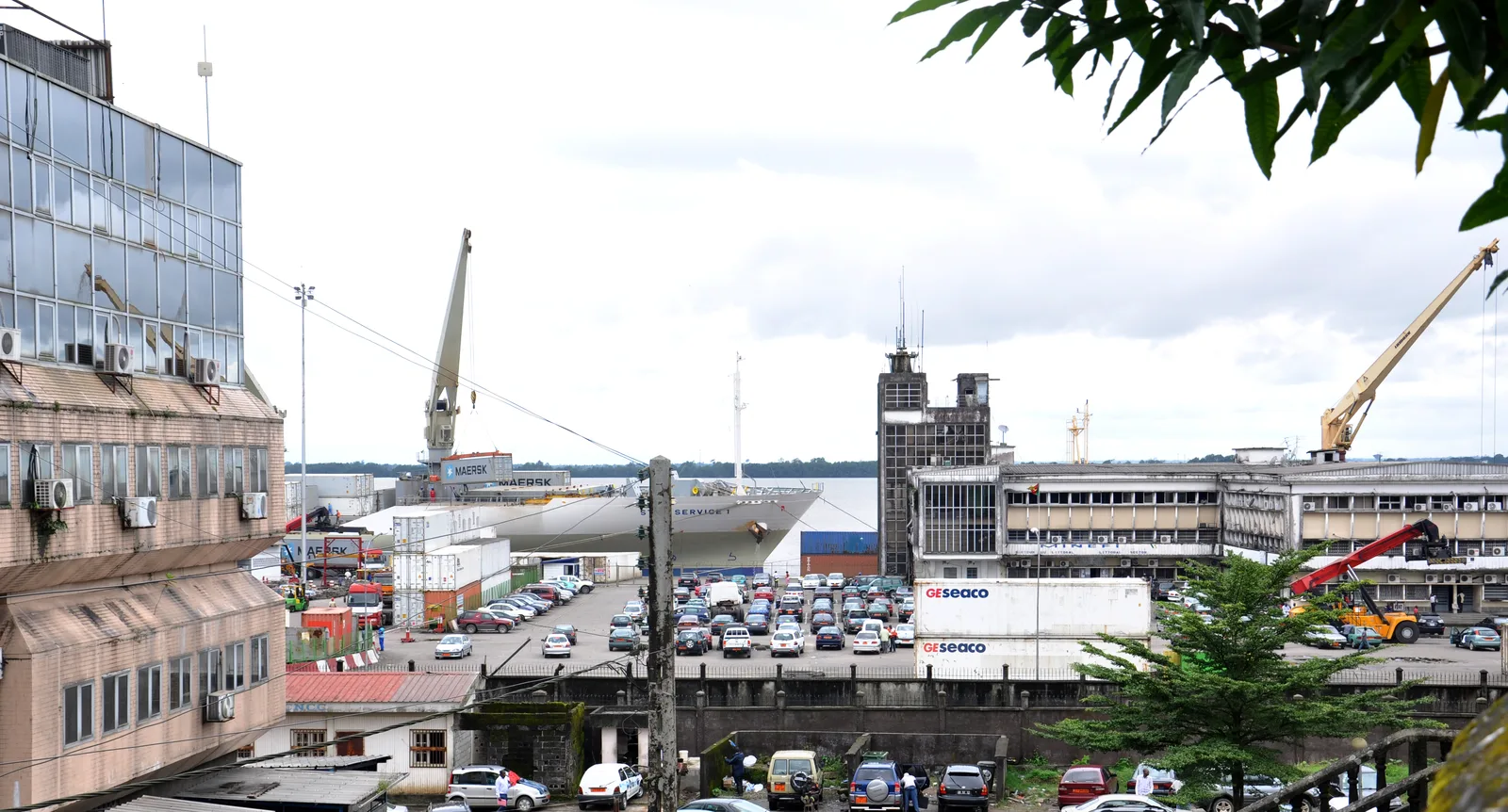 Le port autonome de Douala, capitale economique du Cameroun