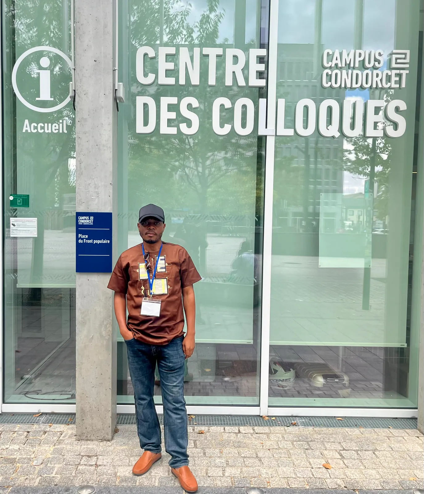 Entrée du Centre des colloques du Campus Condorcet à Aubervilliers