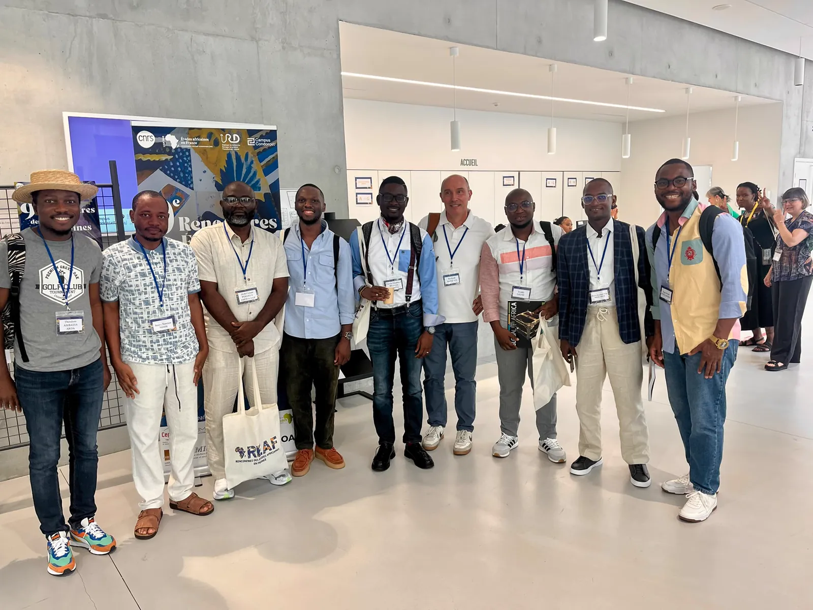 Groupe de participants et de membres d’Afstrat réunis au Centre des colloques