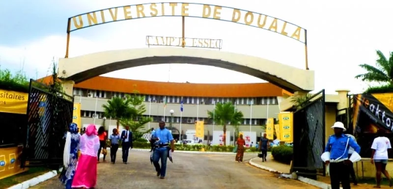 Entrée du campus de l’Université de Douala